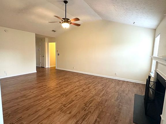 4th image of 1628 Saint Andrews Dr