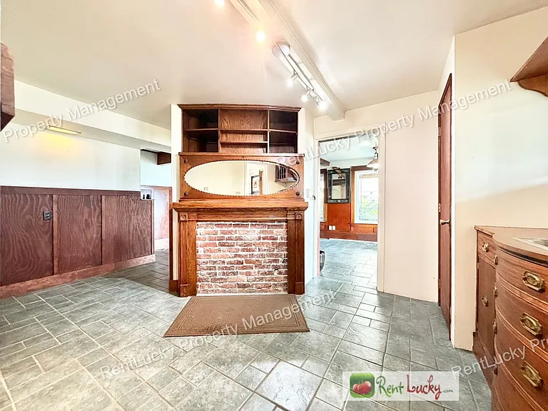 1612 Markham Ave NE — Photo 10