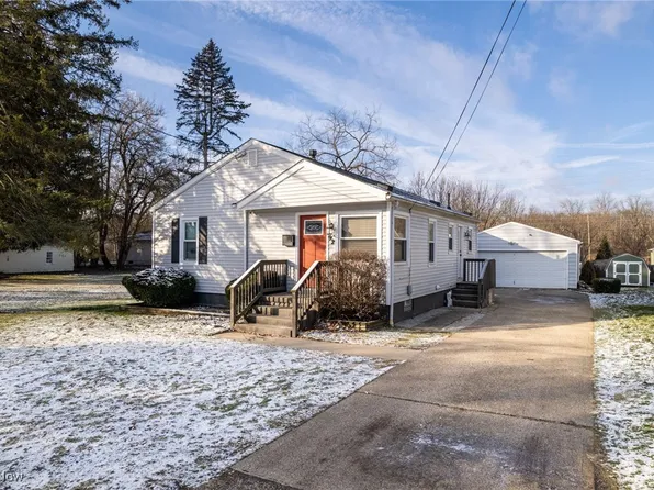 92 30th St NW, Barberton, OH 44203