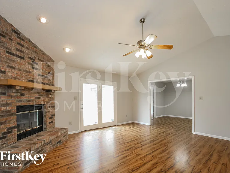 8522 Summertree Ln — Photo 3