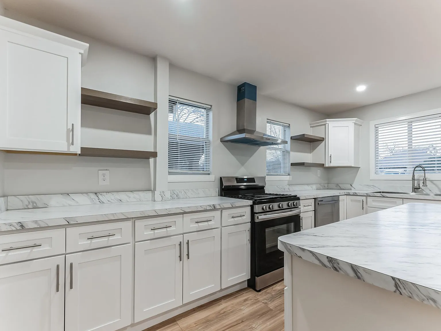 2 bed, 1000 sqft, $2,100 — Photo 4