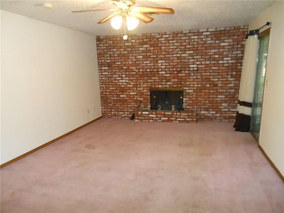 4th image of 3308 Overland Dr