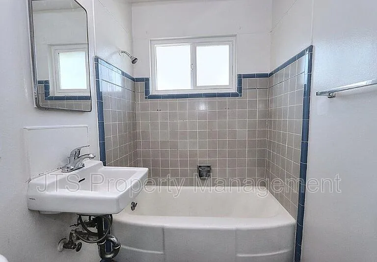 4439 V St #6 — Photo 37