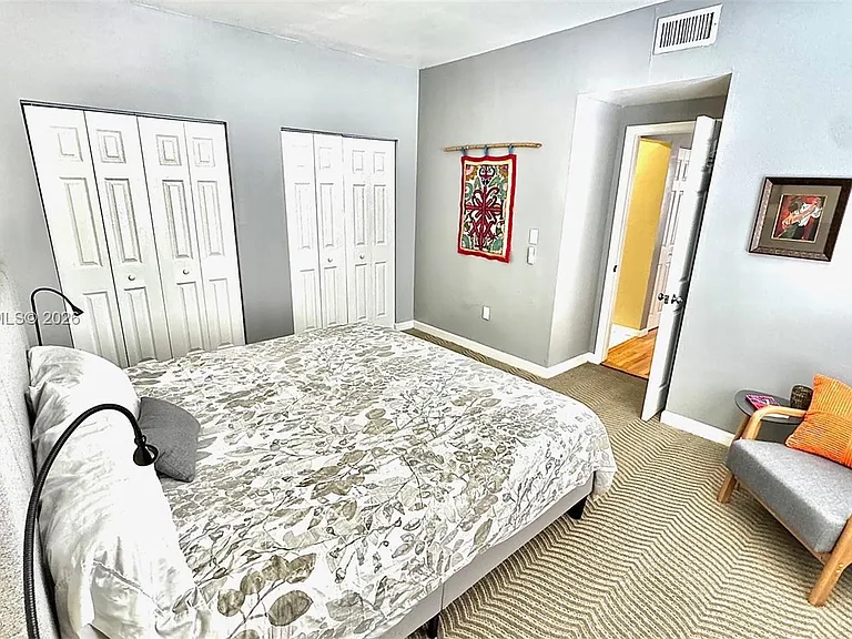 1200 Euclid Ave #302 — Photo 6