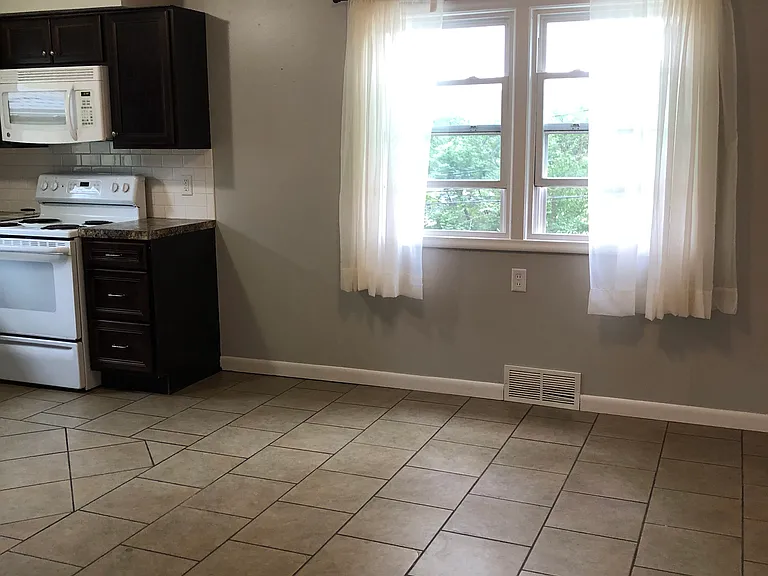 2128 S 46th Ave — Photo 11