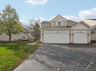 2810 White Thorn Cir, Naperville, IL 60564