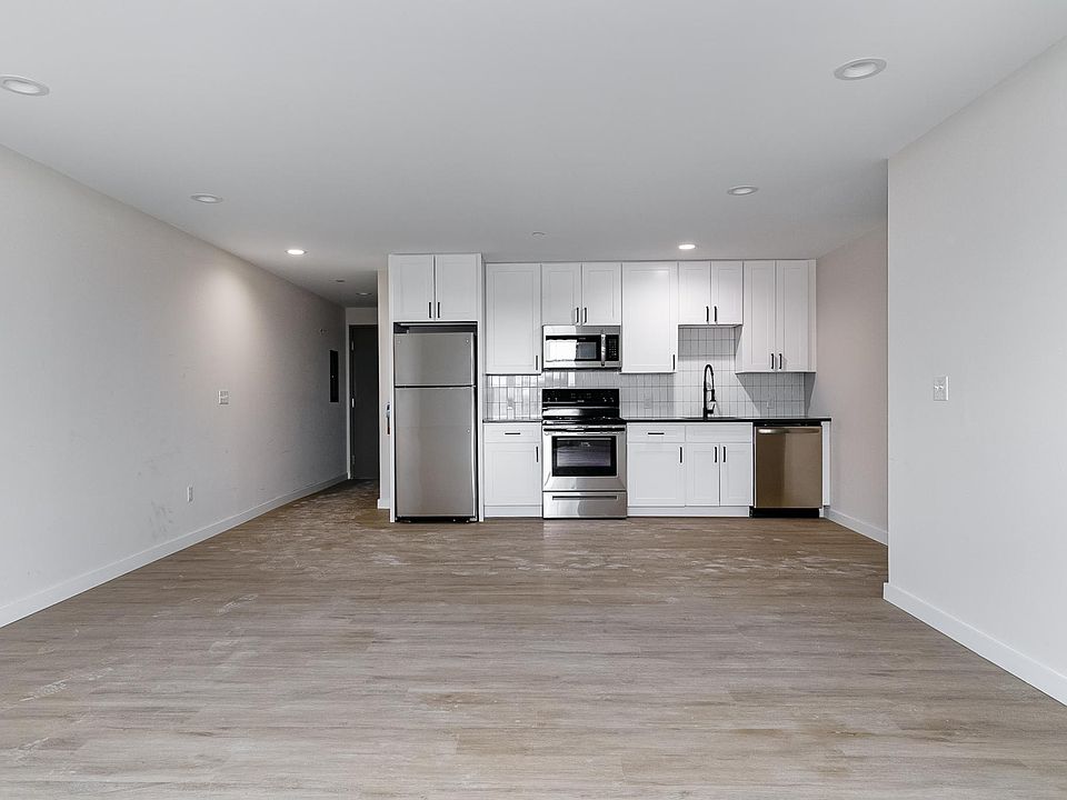 2nd image of 387 Main St #T15gkv2sn