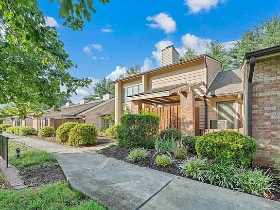 3rd image of 209 Windward Dr SW #209