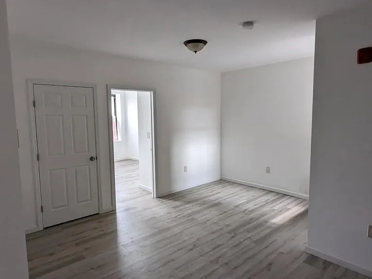 677 Fairfield Ave #1 — Photo 1