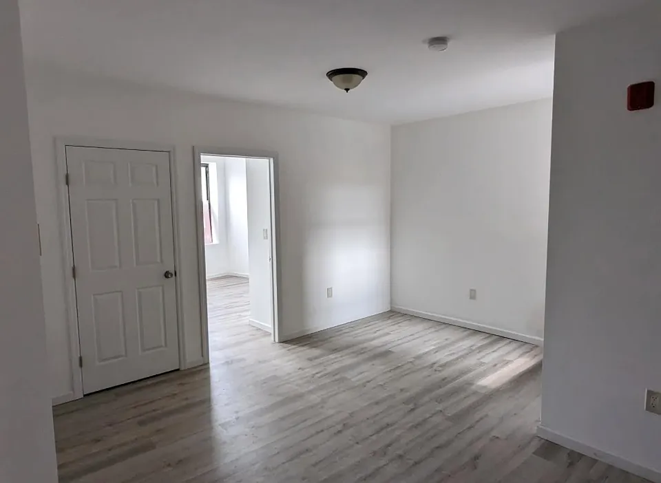 677 Fairfield Ave #1