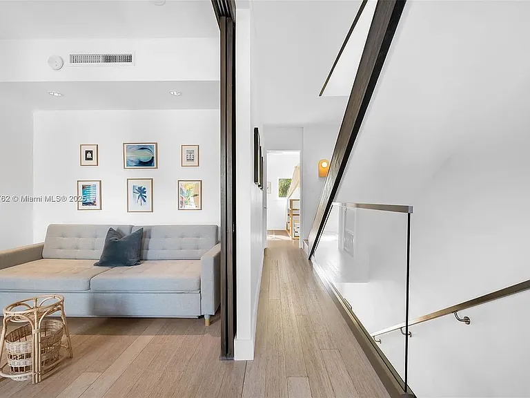 1024 Lenox Ave #4 — Photo 9