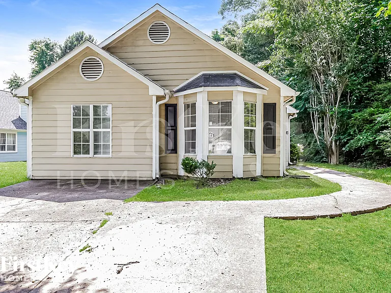 2347 Glencairn Ln SW — Photo 1
