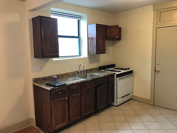 3rd image of 1008 S 13th Ave APT 1W