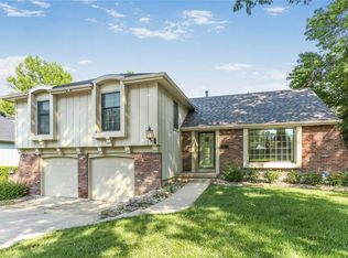 6705 N Dawn Ln, Kansas City, MO 64151