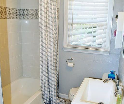 5th image of 1314 Oxford Way