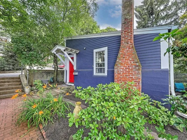 2 Burrs Ln, Providence, RI 02904