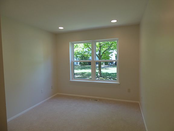 4th image of 164 Deer Court Dr