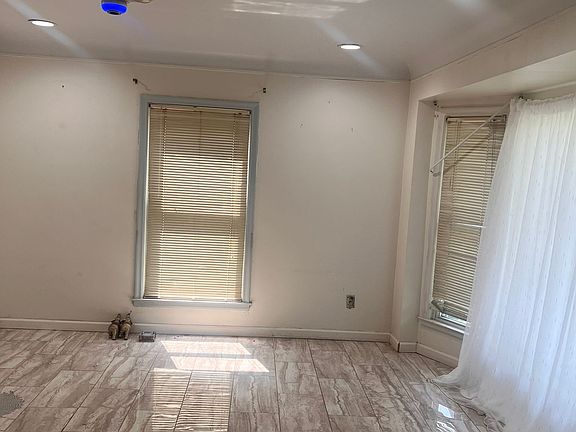 4th image of 8254 Grayfield St