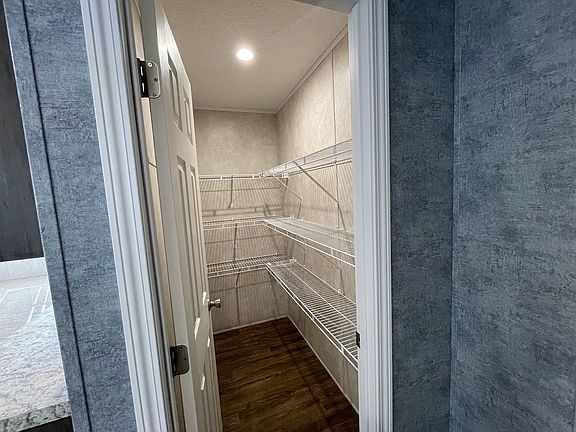 4th image of 516 Courtland Ln #641