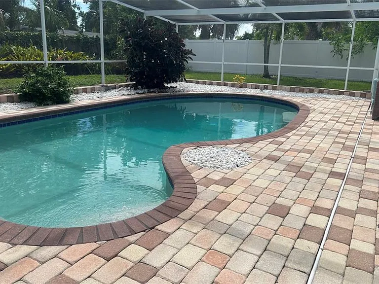 3115 Bay Dr — Photo 4