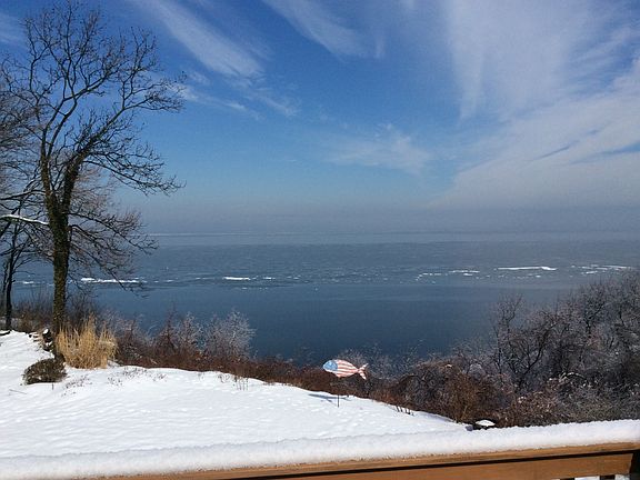 3rd image of 141 Soundview Dr
