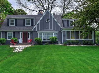 406 W Clovernook Ln, Glendale, WI 53217