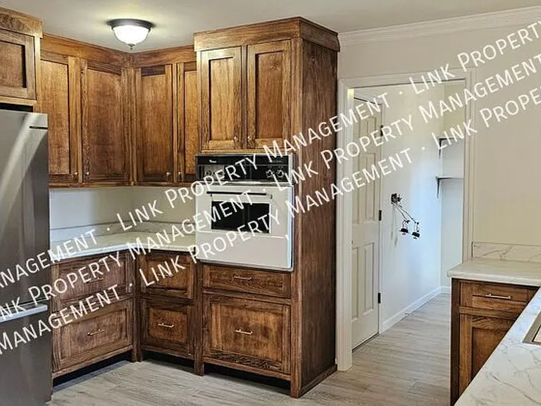 9328 Berkshire Cir — Photo 8
