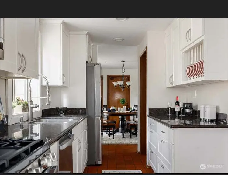 761 SW Castilian Dr — Photo 5