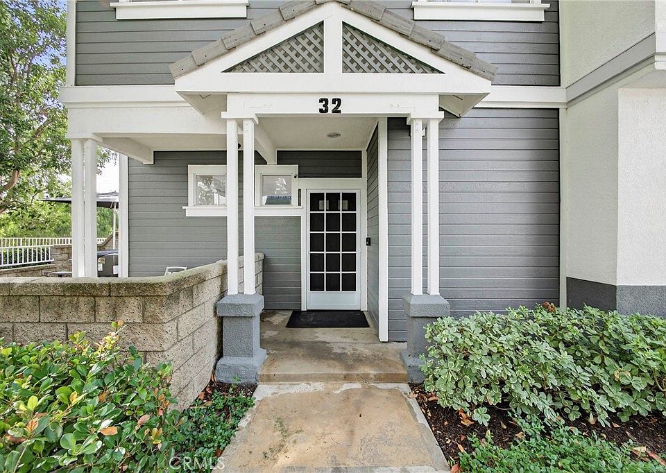 1st image of 32 Carlsbad Ln
