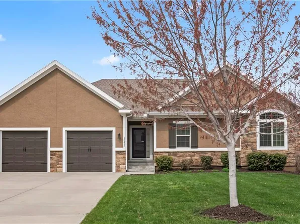 18410 W 194th St, Spring Hill, KS 66083