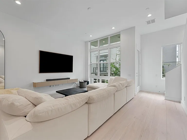 5854 E Post Oak Ln — Photo 11