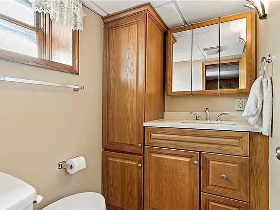 2nd image of 513 Wood St #1B