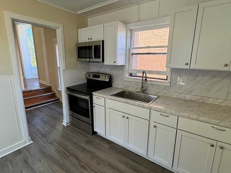 1374 Main St #2 — Photo 3
