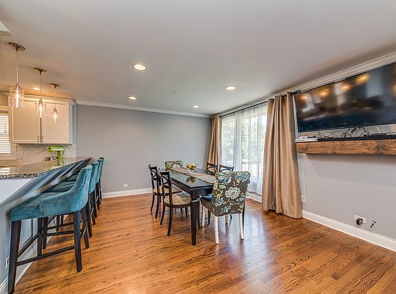5th image of 9138 S Oglesby Ave