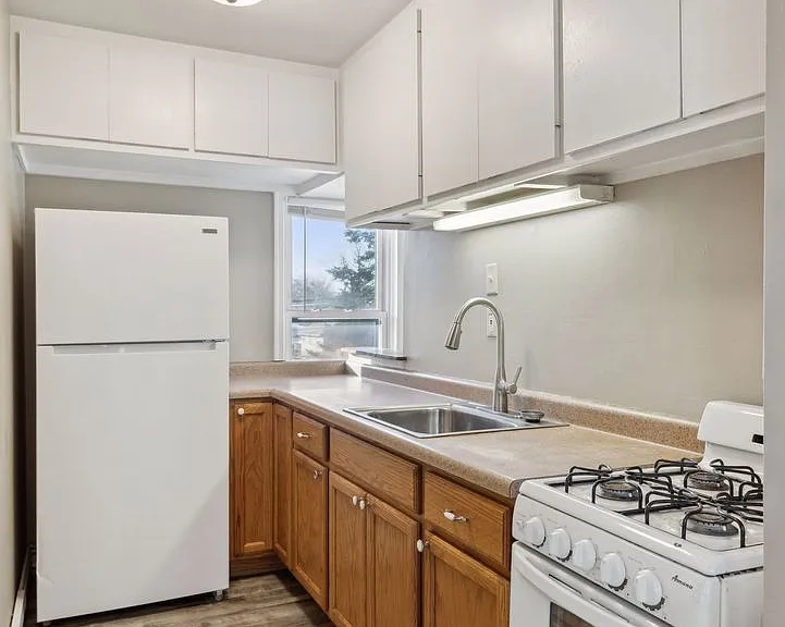938 - 940 East 3rd Street — Photo 7