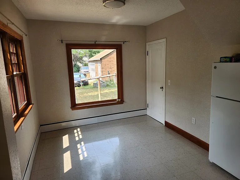 913 2nd St NE #1 — Photo 4