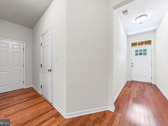 5th image of 219 Ash Ln