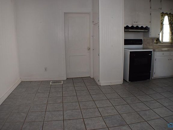 5th image of 321 E Yeasting St