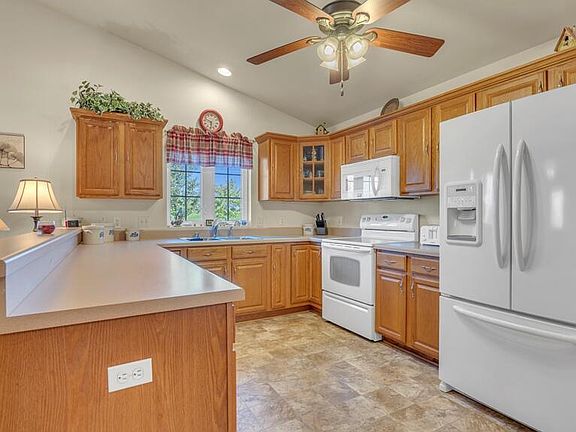 5th image of 606 Danube COURT #8