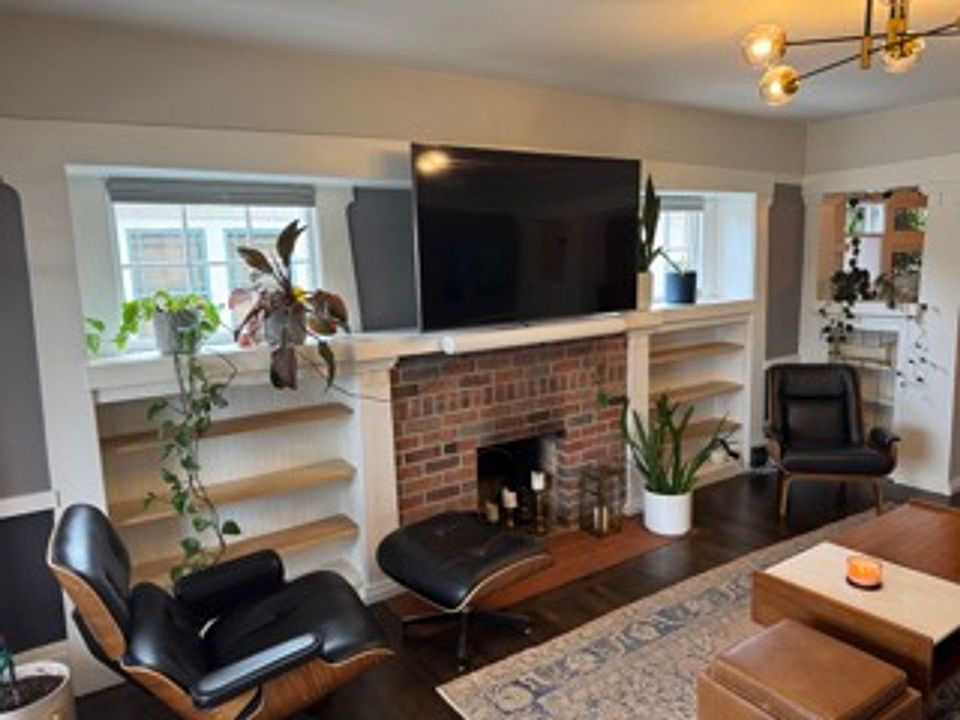 2nd image of 2527 Noble Ave