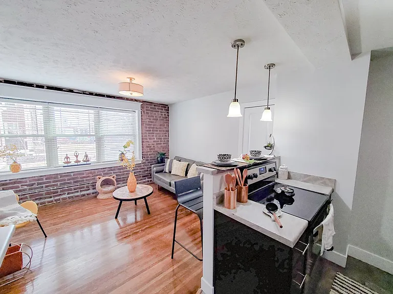 628 Park Ave — Photo 9