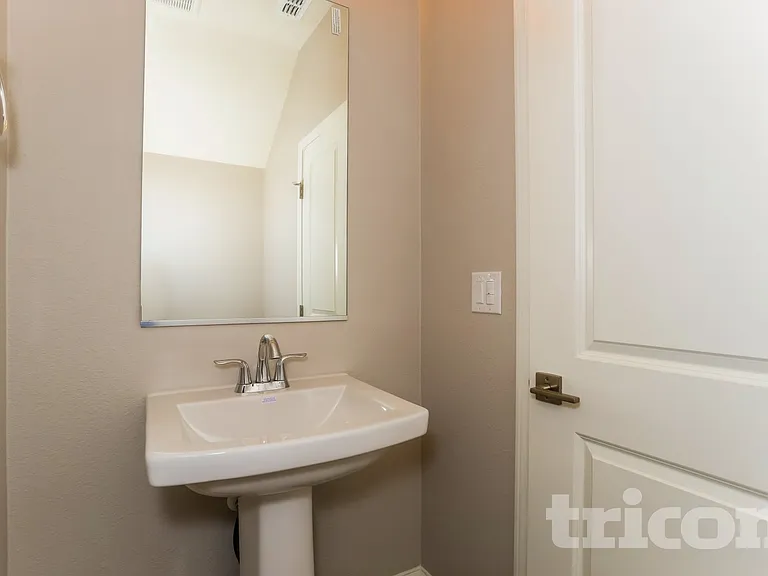 1238 Victorian St — Photo 13