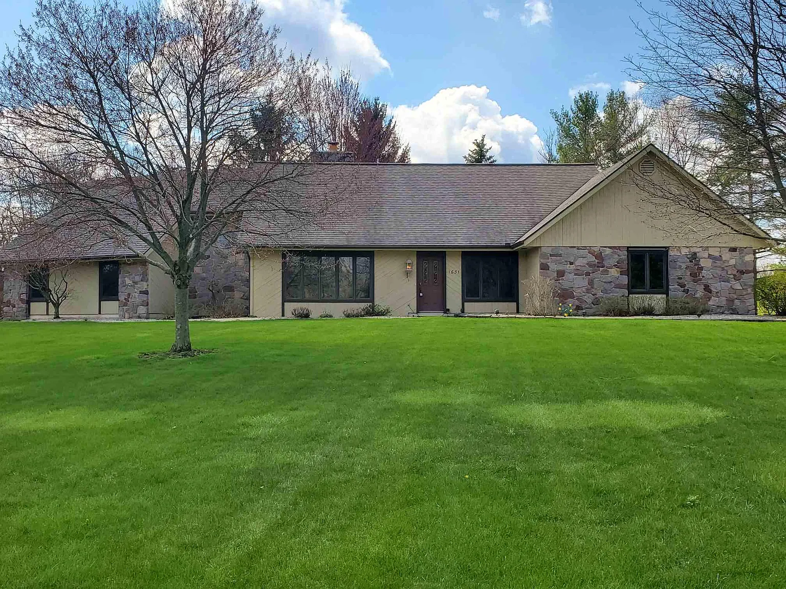 1631 N Parkview Dr photo 1