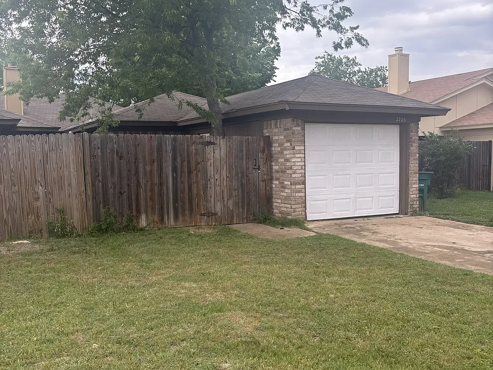 2720 Countryside Ln #1