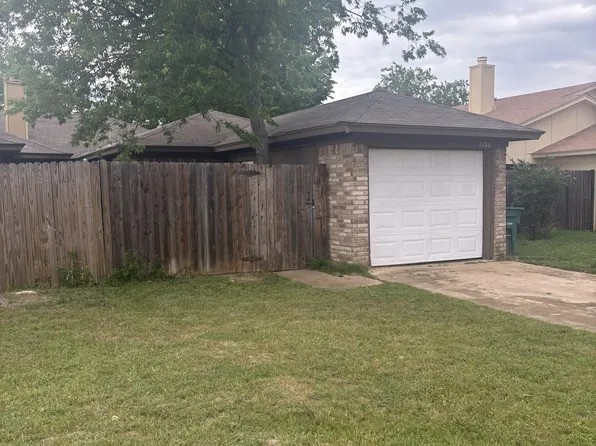 2720 Countryside Ln #1, Fort Worth, TX 76133
