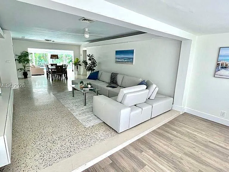 262 Bombay Ave — Photo 10