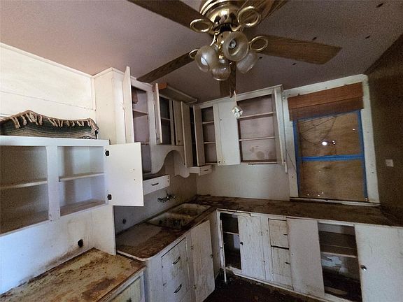 5th image of 619 N Dunbar St