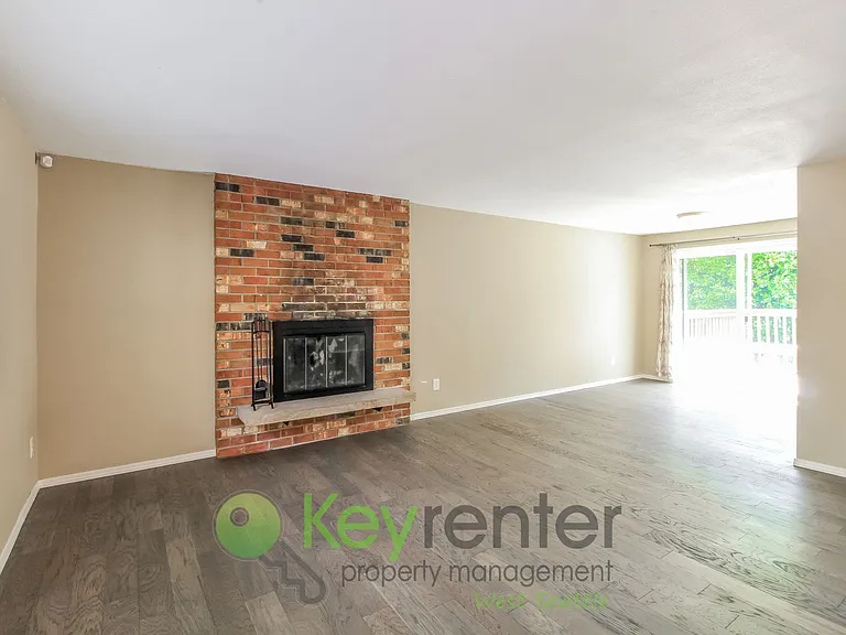 2511 SW 107th Way — Photo 2