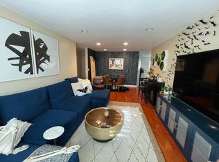 3868 Fredonia Dr, Los Angeles, CA 90068