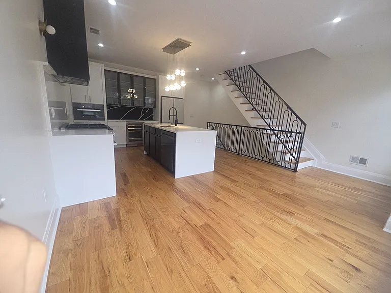 191 Terrace Ave #2 — Photo 4